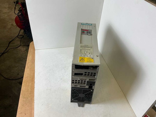 Siemens simovert vc 6se7021-8eb61-z frequentieregelaar - afbeelding 2 van  5