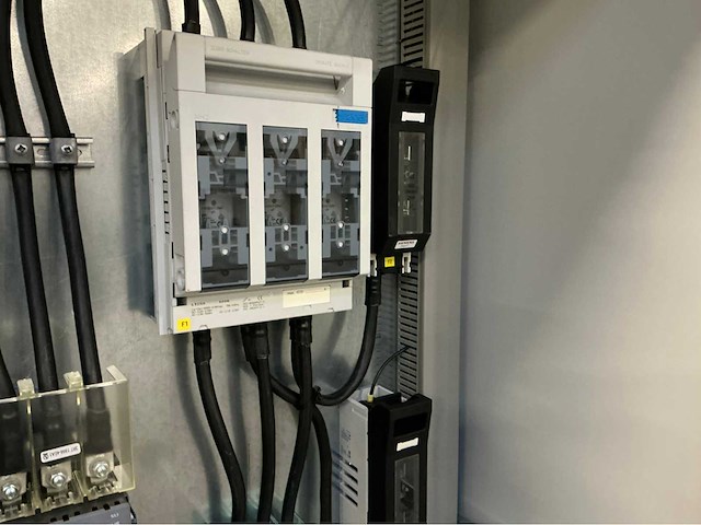 Siemens sinamics dcm 6ra8078-6ds22-0aa0 frequentieregelaar met schakelkast - afbeelding 6 van  16