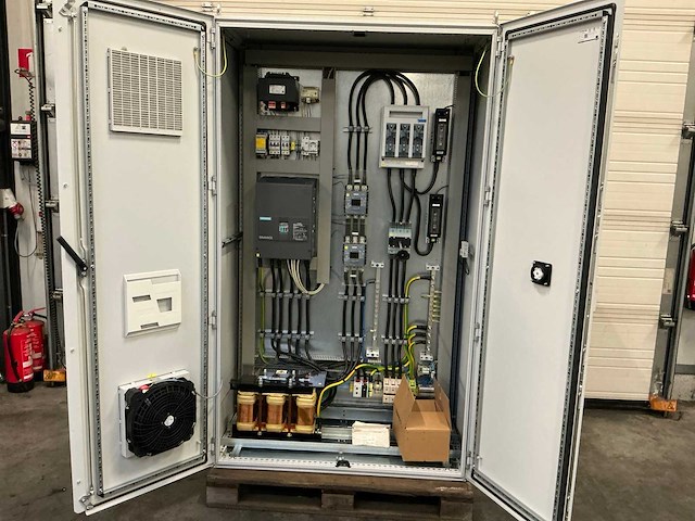 Siemens sinamics dcm 6ra8078-6ds22-0aa0 frequentieregelaar met schakelkast - afbeelding 12 van  16