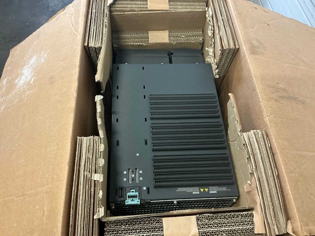 Siemens sinamics power module 240 6sl3224-0be31-5aa0 power module - afbeelding 2 van  8