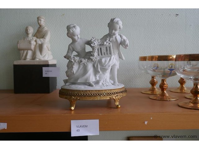 Sierbeeld in biscuit - afbeelding 1 van  2