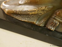 Sierbeeld op marmeren blad - afbeelding 2 van  4