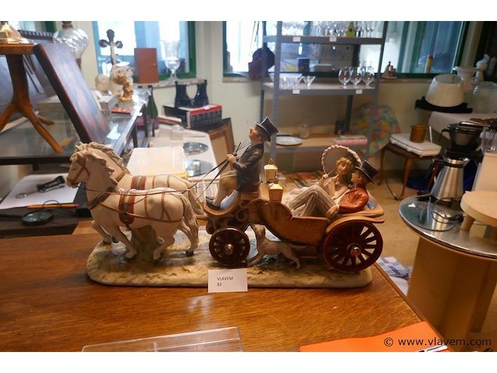 Div. activa uit inboedels: wo. brocante, devotica, verzamelingen, meubelen enz.