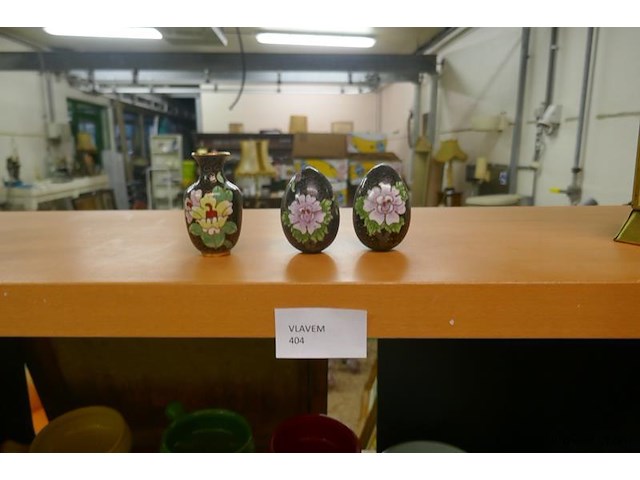 Siereieren en vaasje - afbeelding 1 van  1