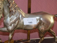 Sierstuk paard met lamp, 2 vazen, beeldje maria onder stolp, oud fototoestel zeiss, 3 wandversierinngen, koperen pot met deksel - afbeelding 2 van  16
