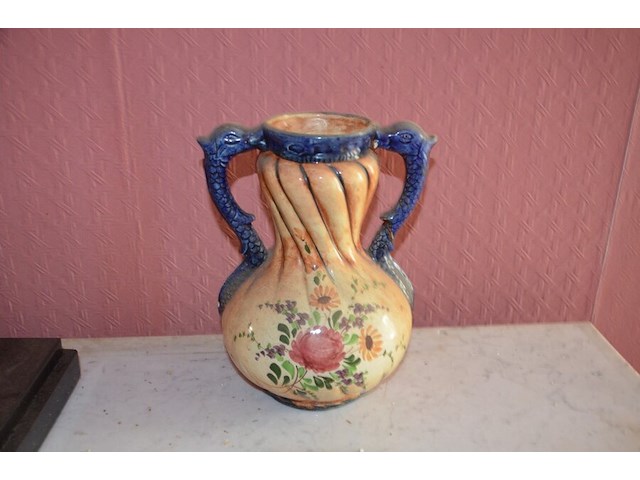 Sierstuk paard met lamp, 2 vazen, beeldje maria onder stolp, oud fototoestel zeiss, 3 wandversierinngen, koperen pot met deksel - afbeelding 6 van  16