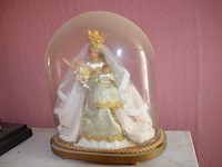 Sierstuk paard met lamp, 2 vazen, beeldje maria onder stolp, oud fototoestel zeiss, 3 wandversierinngen, koperen pot met deksel - afbeelding 8 van  16