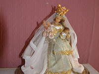 Sierstuk paard met lamp, 2 vazen, beeldje maria onder stolp, oud fototoestel zeiss, 3 wandversierinngen, koperen pot met deksel - afbeelding 9 van  16