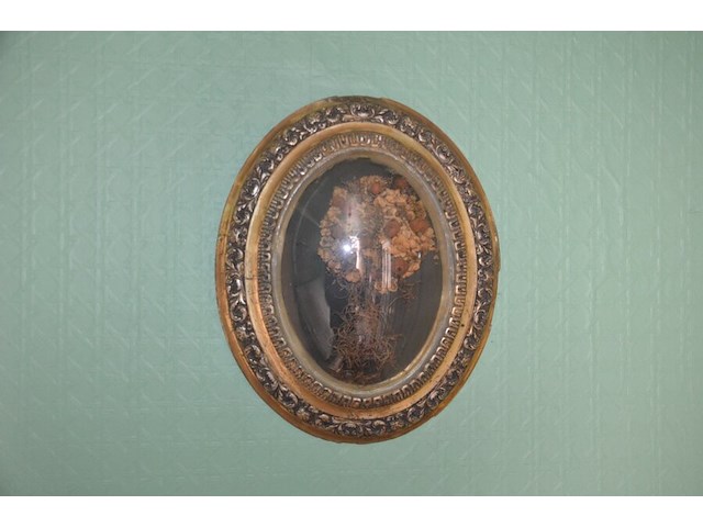 Sierstuk paard met lamp, 2 vazen, beeldje maria onder stolp, oud fototoestel zeiss, 3 wandversierinngen, koperen pot met deksel - afbeelding 15 van  16