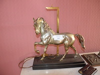 Sierstuk paard met lamp, 2 vazen, beeldje maria onder stolp, oud fototoestel zeiss, 3 wandversierinngen, koperen pot met deksel - afbeelding 16 van  16