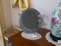 Div. activa uit inboedel: wo. brocante, meubelen, vazen, verlichting, decoratie enz.