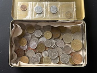 Sigarendoosje met diverse munten - afbeelding 3 van  5