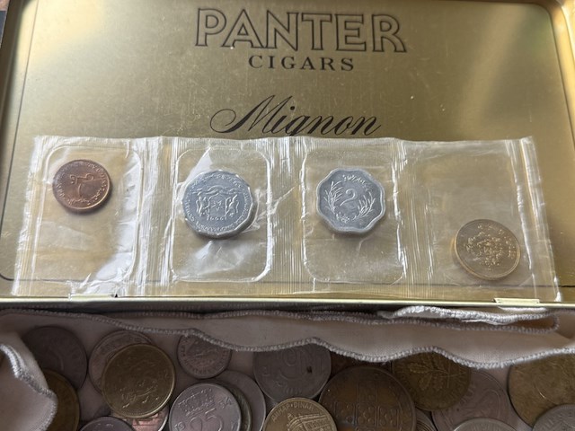 Sigarendoosje met diverse munten - afbeelding 5 van  5