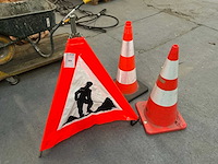 Signalisatie driehoek en kegel (2x) - afbeelding 1 van  4