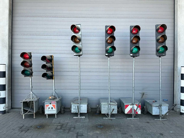 Signalisatie verlichting / verkeerslichten (6x) - afbeelding 1 van  7
