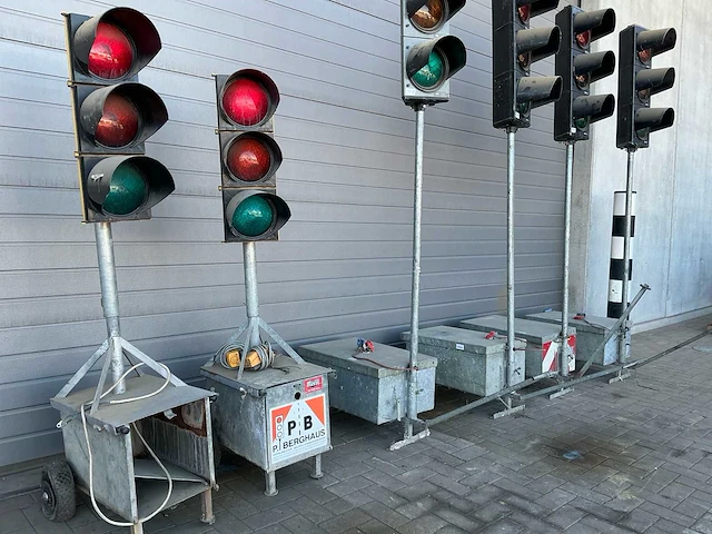 Signalisatie verlichting / verkeerslichten (6x) - afbeelding 2 van  7
