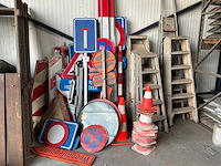 Signalisatieborden en -lichten - afbeelding 1 van  4