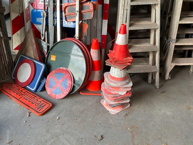 Signalisatieborden en -lichten - afbeelding 3 van  4