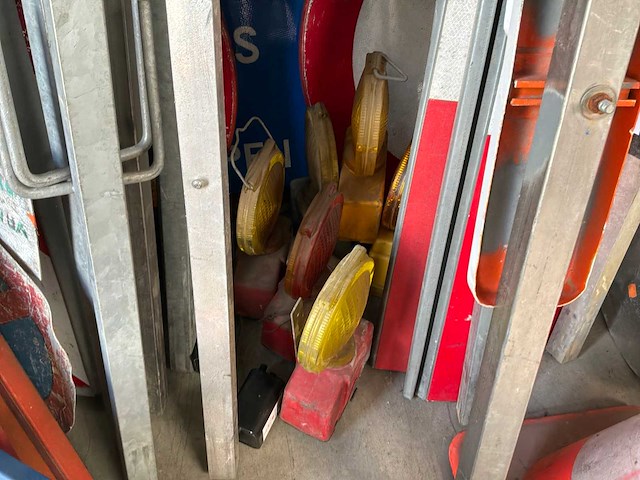 Signalisatieborden en -lichten - afbeelding 4 van  4