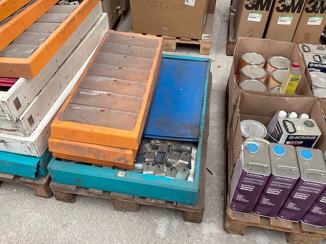 Sikkens grote partij autolak en toebehoren - afbeelding 4 van  5