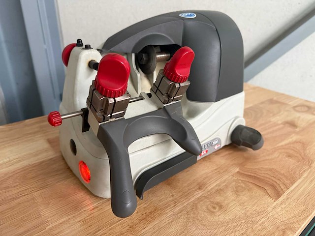 Silca delta 2000 sa sleutel kopieerapparaat - afbeelding 1 van  9