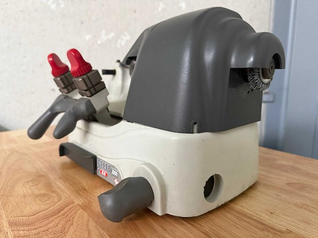 Silca delta 2000 sa sleutel kopieerapparaat - afbeelding 8 van  9
