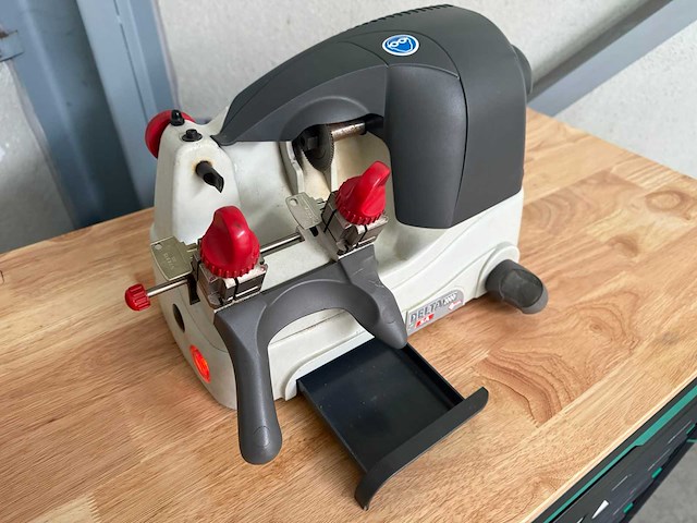 Silca delta 2000 sa sleutel kopieerapparaat - afbeelding 9 van  9