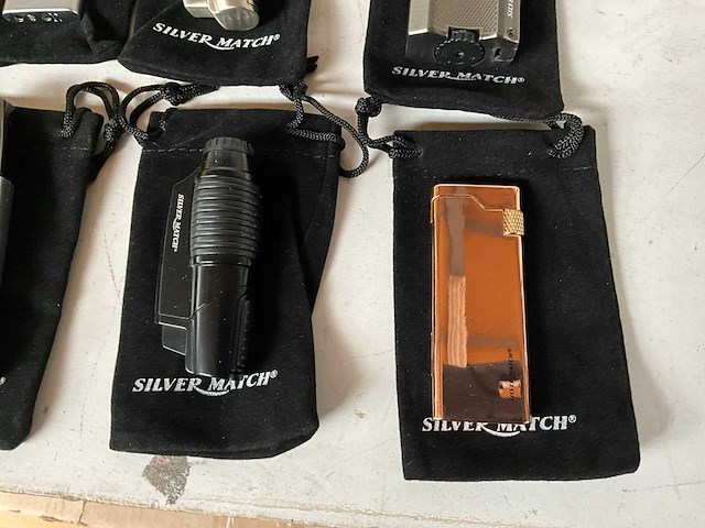 Silver match luxe aansteker met hoesje (8x) - afbeelding 4 van  5