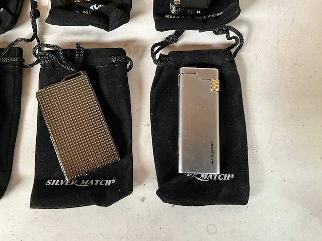 Silver match luxe aansteker met hoesje (8x) - afbeelding 4 van  5