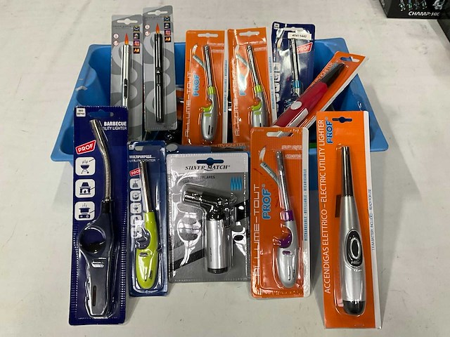 Silver match & prof mix kavel diverse aanstekers - afbeelding 1 van  5