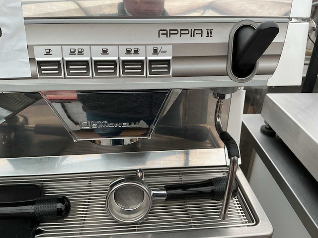 Simonelli appia 2 professionele koffiemachine - afbeelding 3 van  5