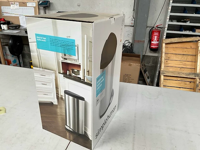 Simplehuman half ronde afvalbak 30 liter - afbeelding 7 van  8