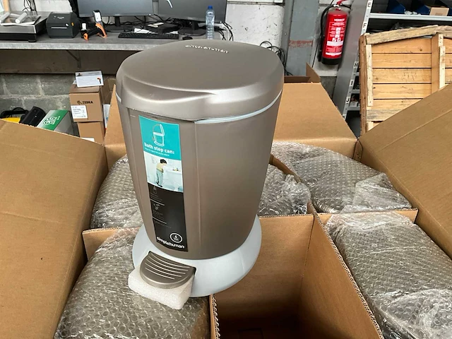 Simplehuman kunststof afvalemmer 6 liter metallic mocha (6x) - afbeelding 1 van  7