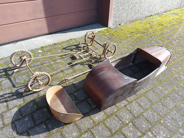 Simplex - mercedes - trapauto - voertuig - trapauto - afbeelding 10 van  13