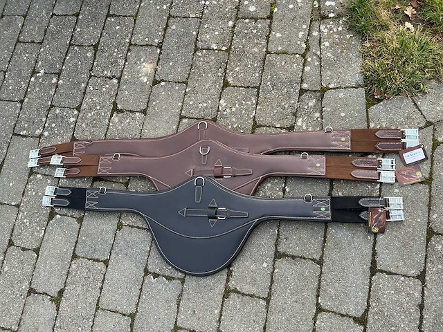 Singel leder met buiklap paarden (3x) - afbeelding 1 van  7