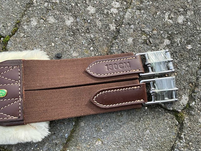 Singel leder met buiklap schapenvacht paarden (2x) - afbeelding 3 van  6