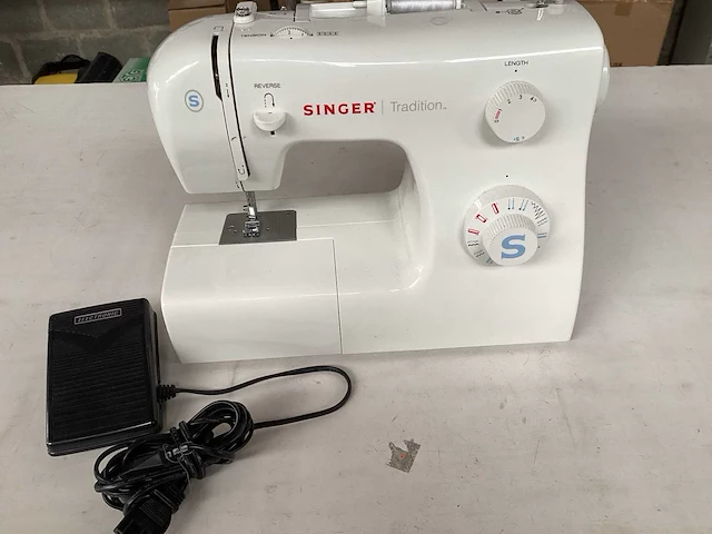 Singer 2259 naaimachine - afbeelding 1 van  7