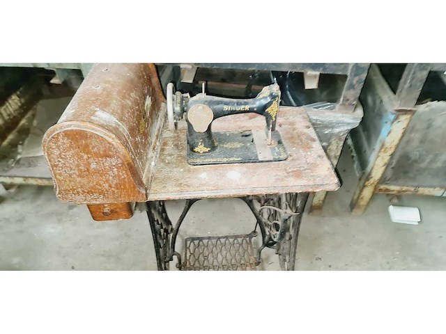 Singer antieke naaimachine - afbeelding 1 van  9