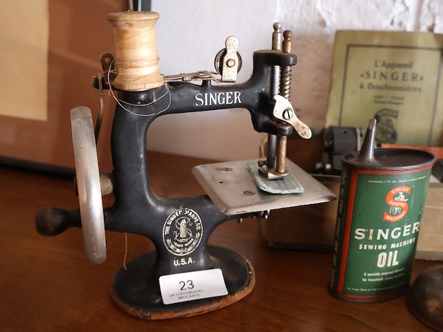 Singer mini naaimachine - afbeelding 2 van  4