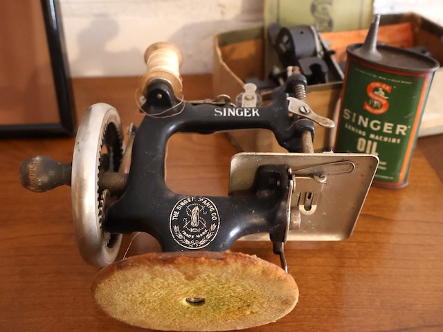 Singer mini naaimachine - afbeelding 4 van  4