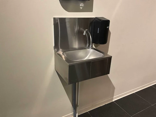 Sink - afbeelding 1 van  2