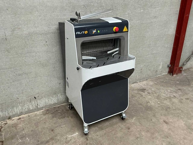 Sinmag europe - sm52 - broodsnijmachine - afbeelding 1 van  5