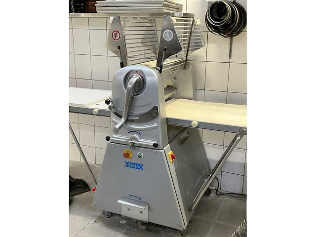 Sinmag sm-630 e deeg uitrolmachine - afbeelding 2 van  5