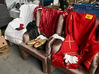 Sinterklaas en zwarte piet kledij