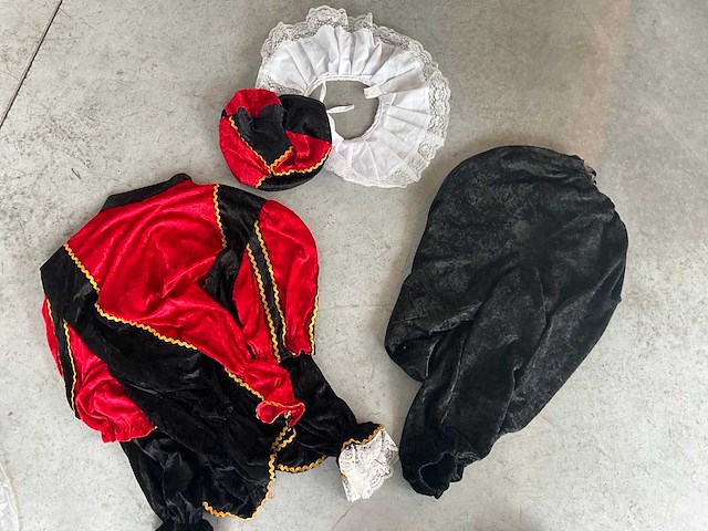 Sinterklaas en zwarte pietenpak - afbeelding 2 van  12