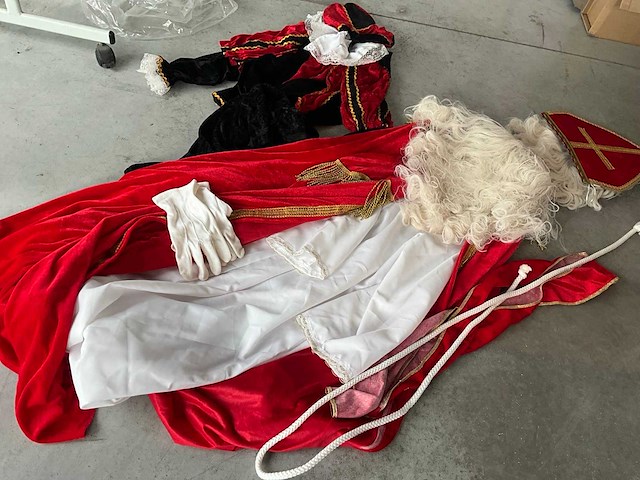 Sinterklaas en zwarte pietenpak - afbeelding 4 van  12
