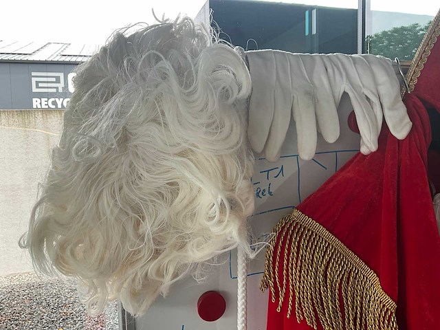 Sinterklaas en zwarte pietenpak - afbeelding 8 van  12