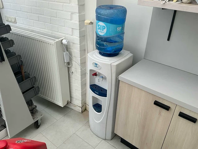 Sip well vrijstaande waterkoeler / waterdispenser met warm- en koudwaterfunctie - afbeelding 1 van  1