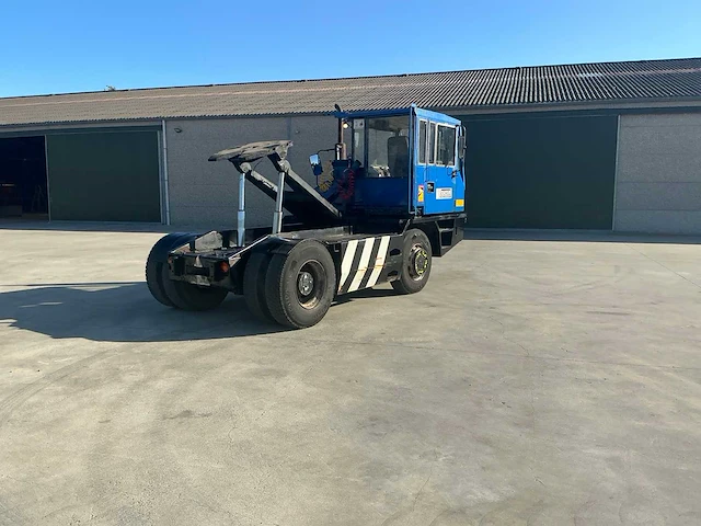 Sisu kalmar tr-160cr 4x4 industriële trekker - afbeelding 9 van  71