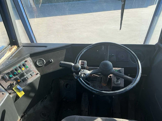 Sisu kalmar tr-160cr 4x4 industriële trekker - afbeelding 65 van  71